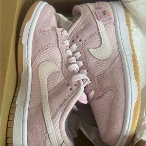 Nike Dunk Low SE in Light Soft Pink and White